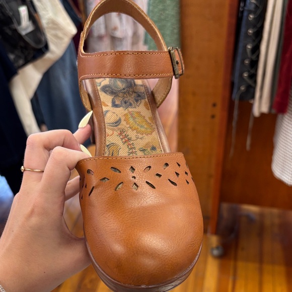 Boc Brown Leather Women's Shoes - Picture 3 of 5